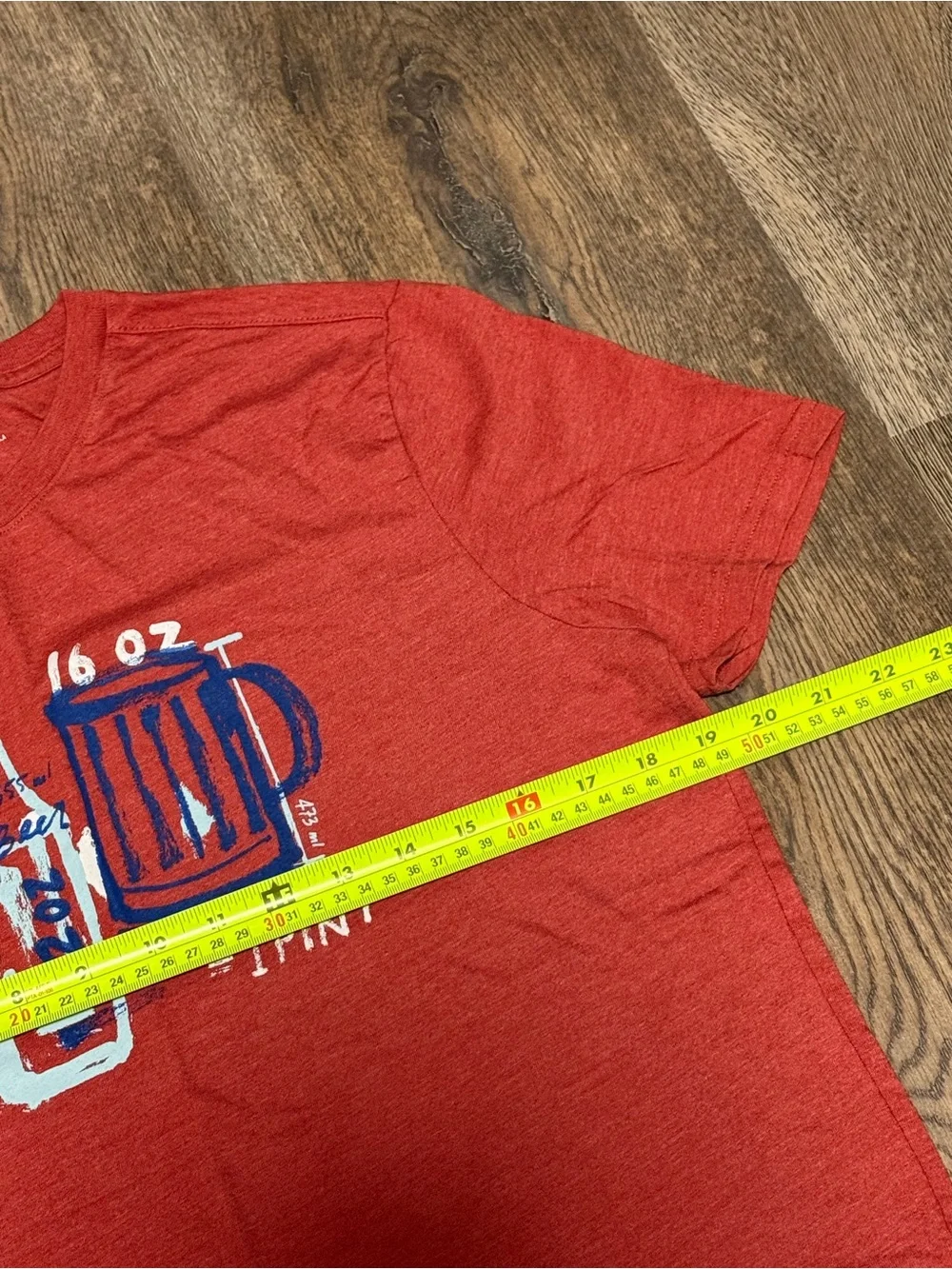 Banana Republic Men Graphic T-Shirt (Beer Illustration) Size Small